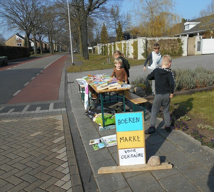 Boekenmarkt aan de Wilhelminastraat voor Oekraine