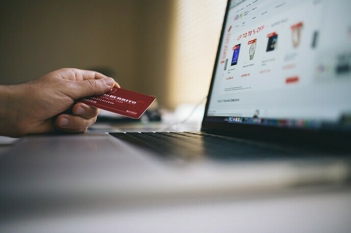 Geld besparen tijdens online shoppen