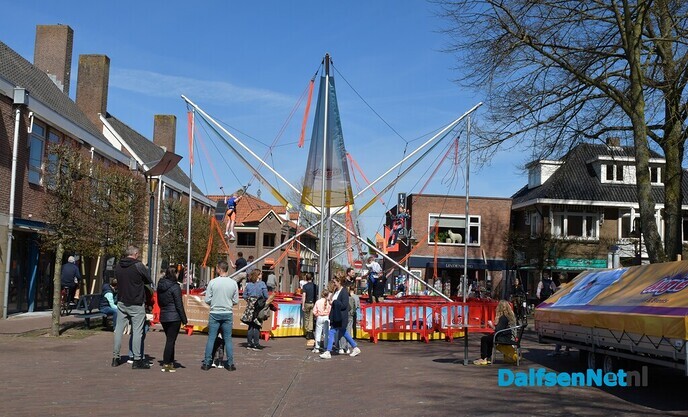 Bungeetrampoline, eieren zoeken en paashazen in het centrum - Foto: Johan Bokma