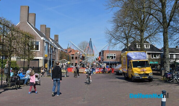 Bungeetrampoline, eieren zoeken en paashazen in het centrum - Foto: Johan Bokma
