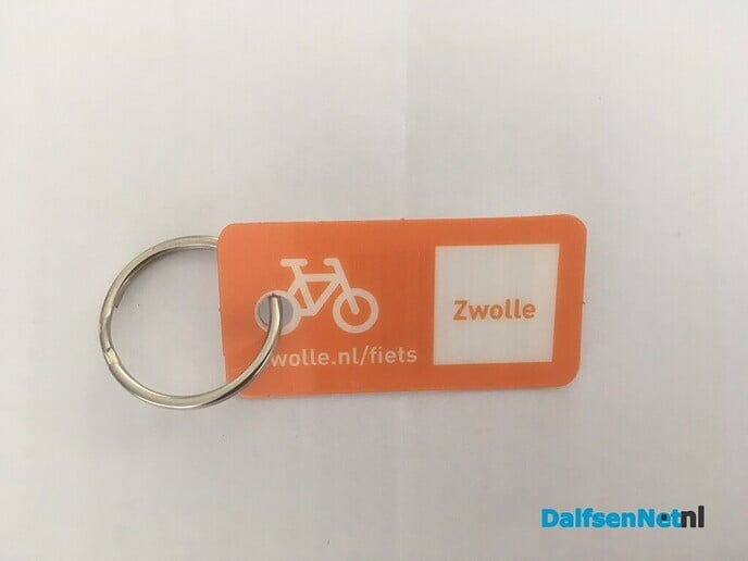 Fiets tag gevonden Bruinleeuwstraat nabij de molen - Foto: Ingezonden foto