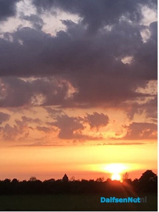 Dalfsen bij avondrood …. - Foto: Ingezonden foto