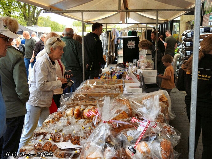 Meimarkt Molen Massier druk bezocht.