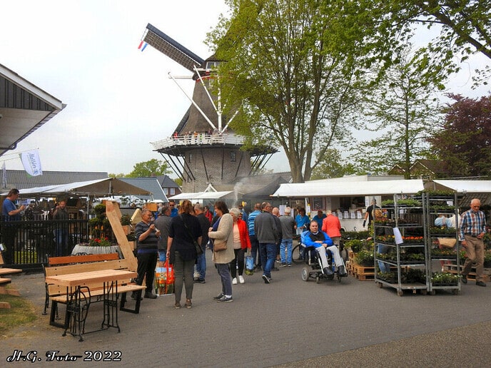 Meimarkt Molen Massier druk bezocht.