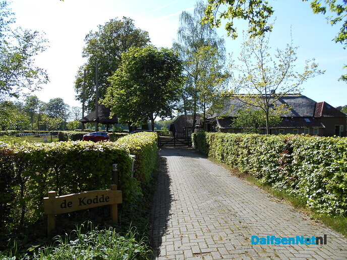 Bord met naam van de boerderij