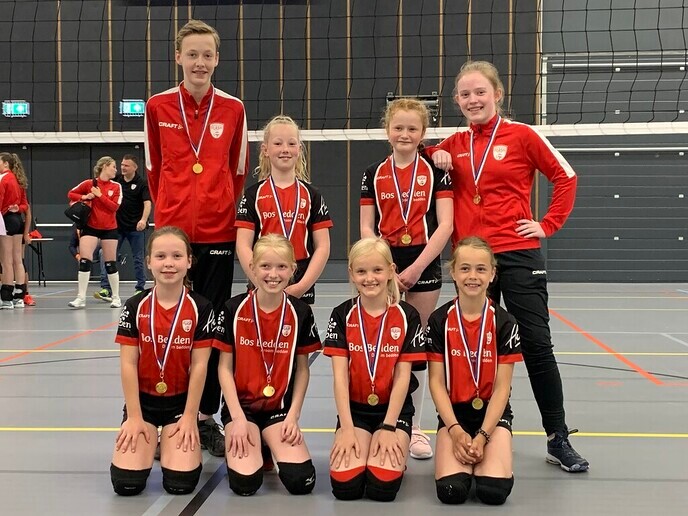Flash huldigt haar kampioenen bij de jongste jeugd - Foto: Ingezonden foto