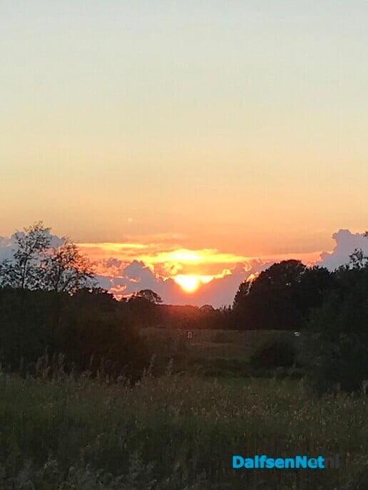 Prachtige zonsonderondergang boven het Veerland - Foto: Ingezonden foto