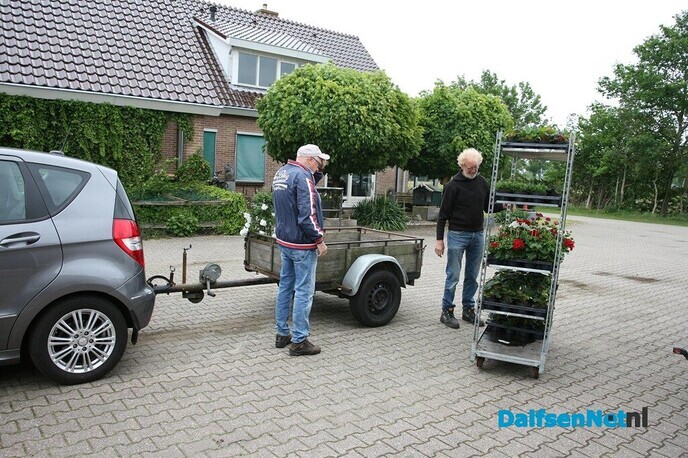 Voorjaarsplanten voor Hospice Dalfsen - Foto: Ingezonden foto