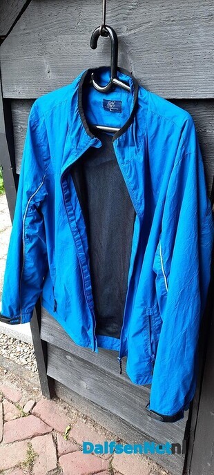 Gevonden blauw regenjack - Foto: Ingezonden foto