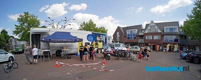 Politie gaf veiligheidsinformatie in Nieuwleusen - Foto: Paul Scholten