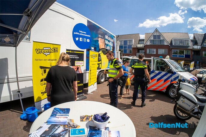 Politie gaf veiligheidsinformatie in Nieuwleusen - Foto: Paul Scholten