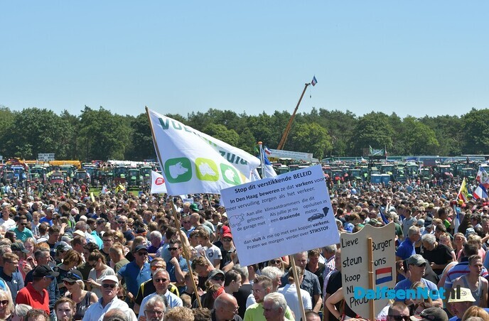 Rond de 60.000 demonstranten bij Boerenprotest in Stroe - Foto: Johan Bokma