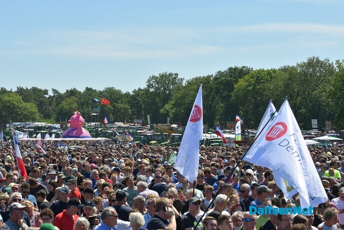 Rond de 60.000 demonstranten bij Boerenprotest in Stroe - Foto: Johan Bokma