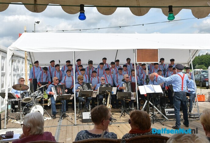 Het Sproeifeest zaterdagmiddag Hoonhorst - Foto: Johan Bokma