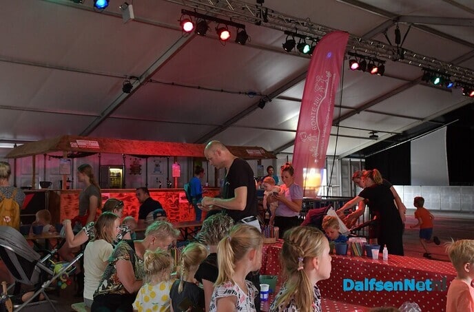 Het Sproeifeest zaterdagmiddag Hoonhorst - Foto: Johan Bokma