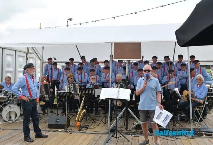 Het Sproeifeest zaterdagmiddag Hoonhorst - Foto: Johan Bokma
