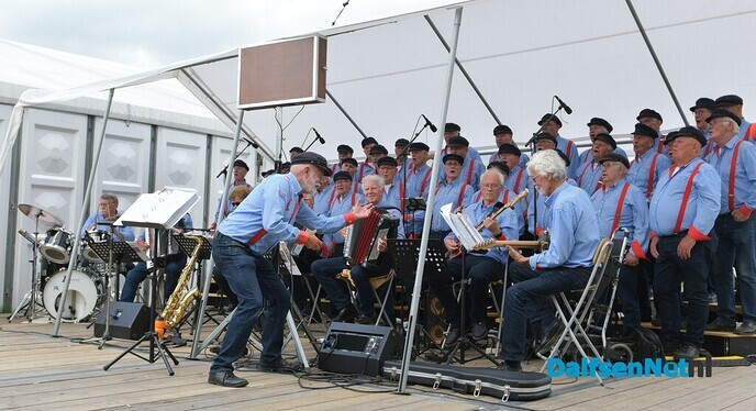 Het Sproeifeest zaterdagmiddag Hoonhorst - Foto: Johan Bokma
