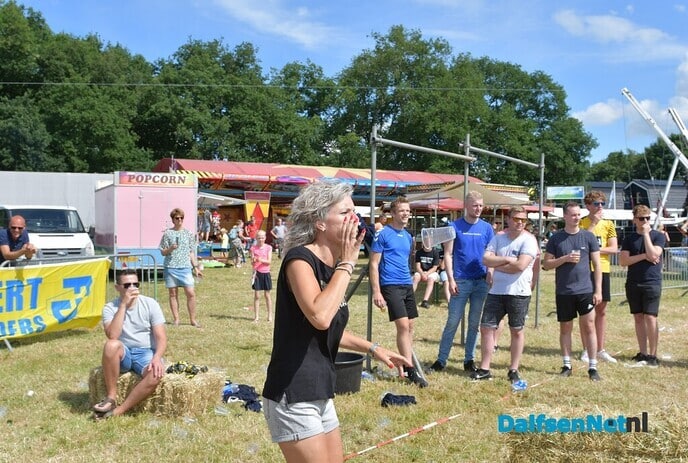 Het Sproeifeest zaterdagmiddag Hoonhorst - Foto: Johan Bokma