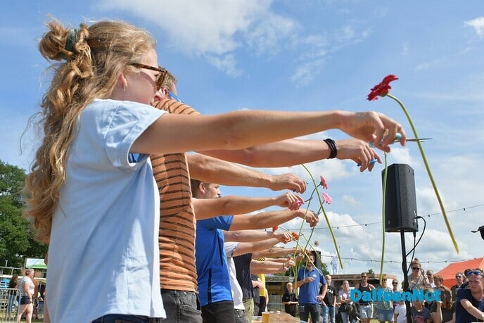 Het Sproeifeest zaterdagmiddag Hoonhorst - Foto: Johan Bokma