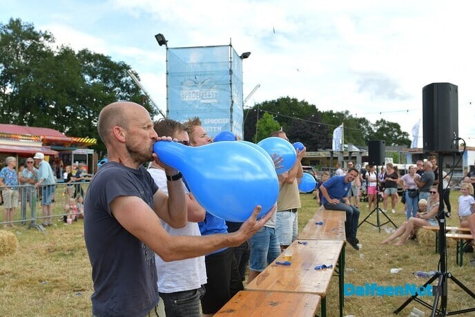 Het Sproeifeest zaterdagmiddag Hoonhorst - Foto: Johan Bokma