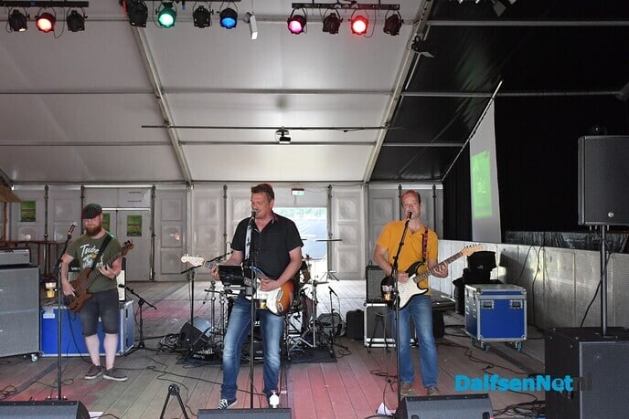 Het Sproeifeest zaterdagmiddag Hoonhorst - Foto: Johan Bokma