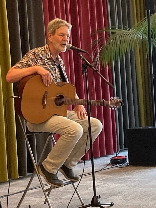 Troubadour trad op voor de Zonnebloem - Foto: Ingezonden foto