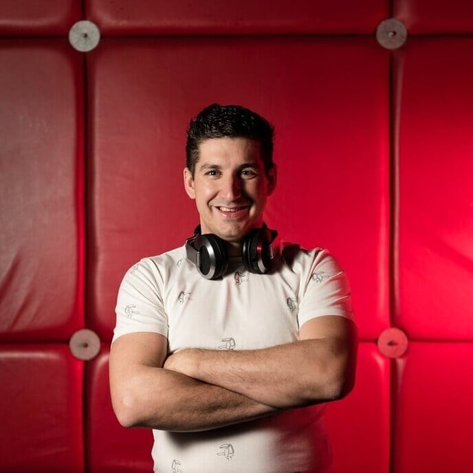 Vanavond Straight on Stage en FeestDJ Yannick bij Nikki’s