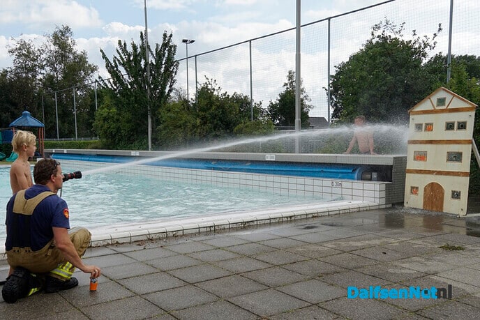 Zwemvierdaagse Nieuwleusen afgesloten met optreden brandweer - Foto: Paul Scholten