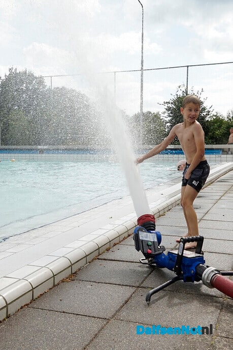 Zwemvierdaagse Nieuwleusen afgesloten met optreden brandweer - Foto: Paul Scholten