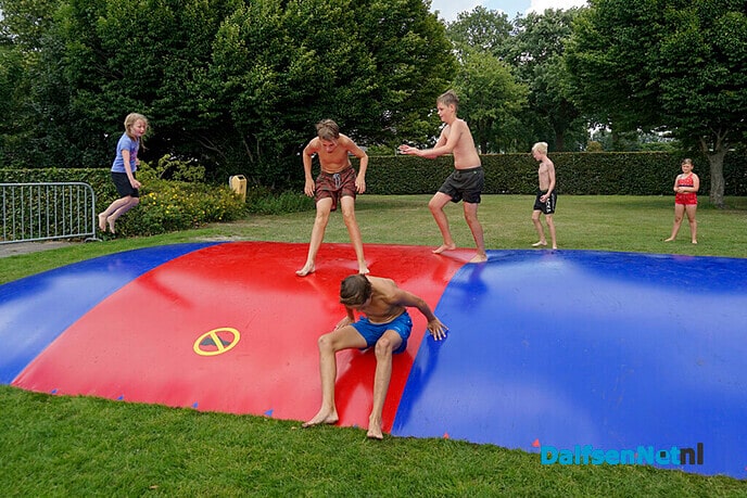 Ook een airtrampoline in zwembad Gerner? - Foto: Paul Scholten
