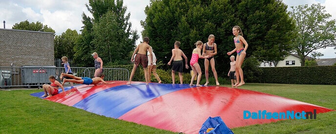 Ook een airtrampoline in zwembad Gerner? - Foto: Paul Scholten