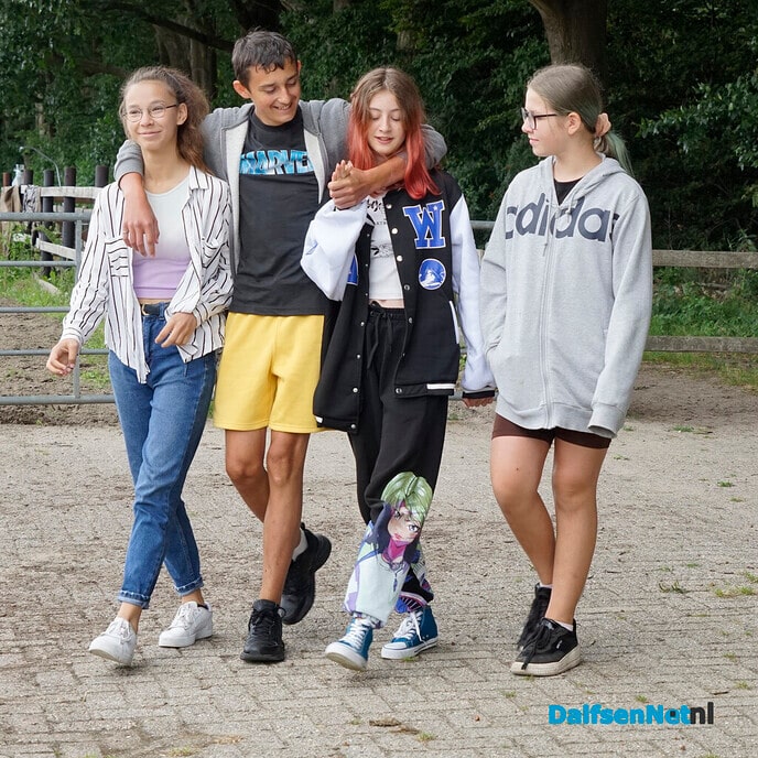Oekraïense kinderen bezoeken manege Gerner - Foto: Paul Scholten