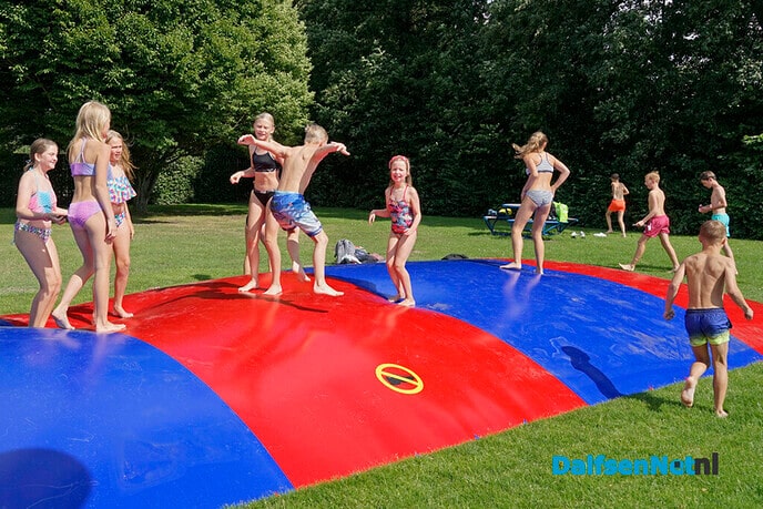 Airtrampoline in zwembad De Meule - Foto: Paul Scholten