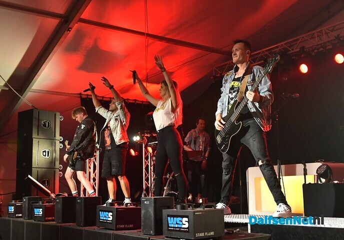 Royal Beat zet feesttent compleet op zijn kop! - Foto: Johan Bokma