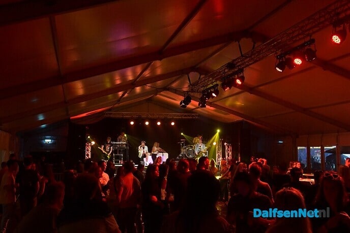 Royal Beat zet feesttent compleet op zijn kop! - Foto: Johan Bokma