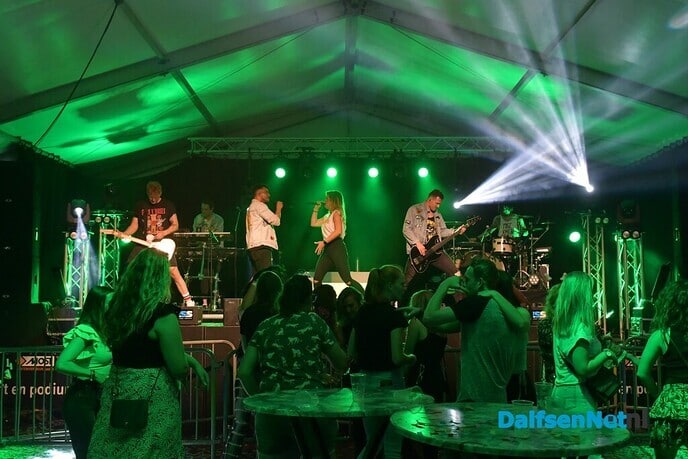 Royal Beat zet feesttent compleet op zijn kop! - Foto: Johan Bokma