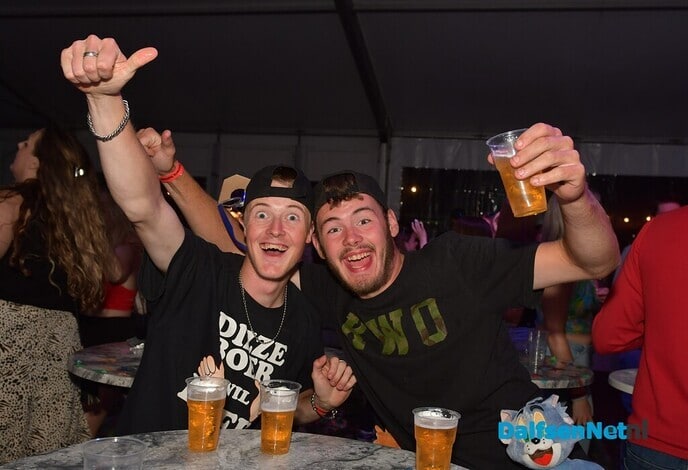 Royal Beat zet feesttent compleet op zijn kop! - Foto: Johan Bokma