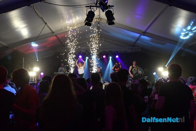 Royal Beat zet feesttent compleet op zijn kop! - Foto: Johan Bokma