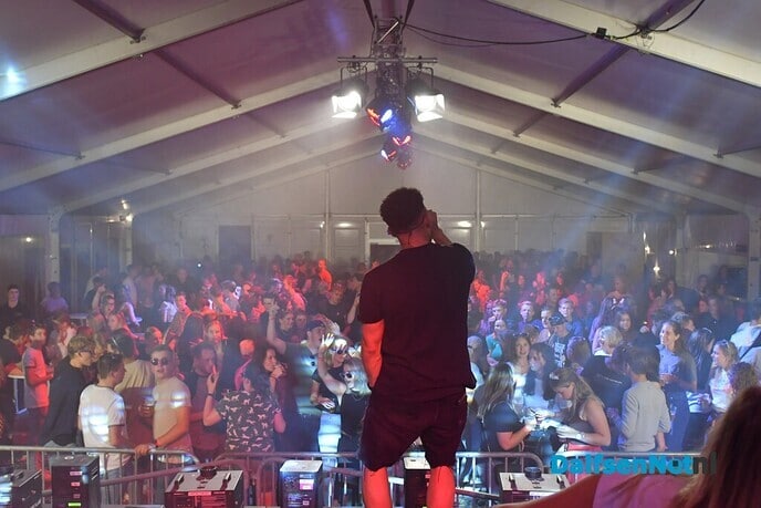 Royal Beat zet feesttent compleet op zijn kop! - Foto: Johan Bokma