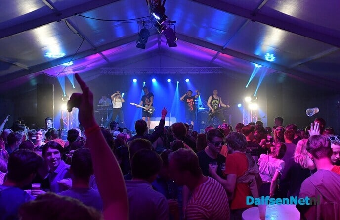 Royal Beat zet feesttent compleet op zijn kop! - Foto: Johan Bokma