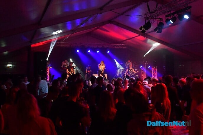 Royal Beat zet feesttent compleet op zijn kop! - Foto: Johan Bokma