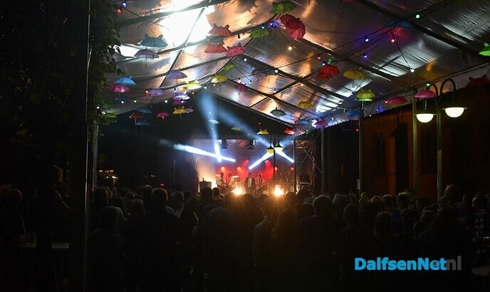 Lekkere muziek met Straight on Stage bij Nikki’s - Foto: Johan Bokma