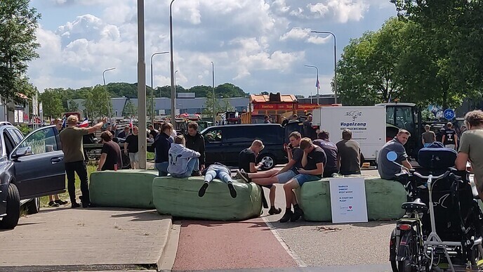Blokkade AH Zwolle vandaag - Foto: Ingezonden foto