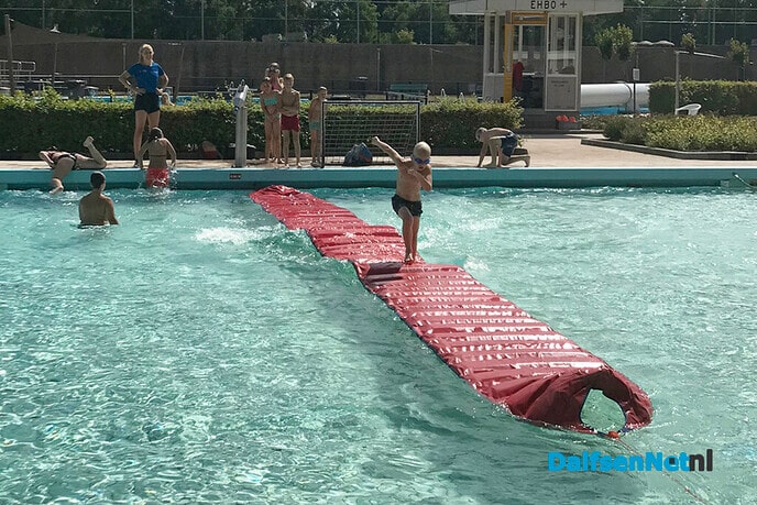 Saam Welzijn Dalfsen met “Water Fun” in zwembad Gerner - Foto: Paul Scholten