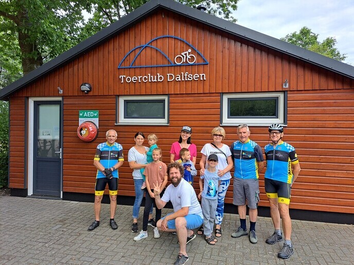Toerclub Dalfsen bezorgde Oekraïners leuke middag - Foto: Ingezonden foto