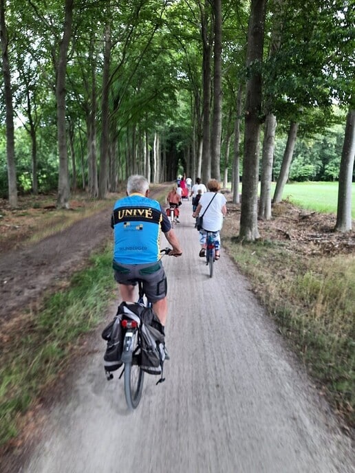 Toerclub Dalfsen bezorgde Oekraïners leuke middag - Foto: Ingezonden foto
