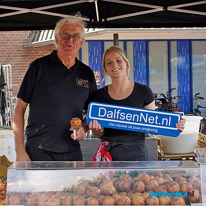Bord DalfsenNet.nl op braderie Dalfsen (6 augustus deel 1) - Foto: Paul Scholten