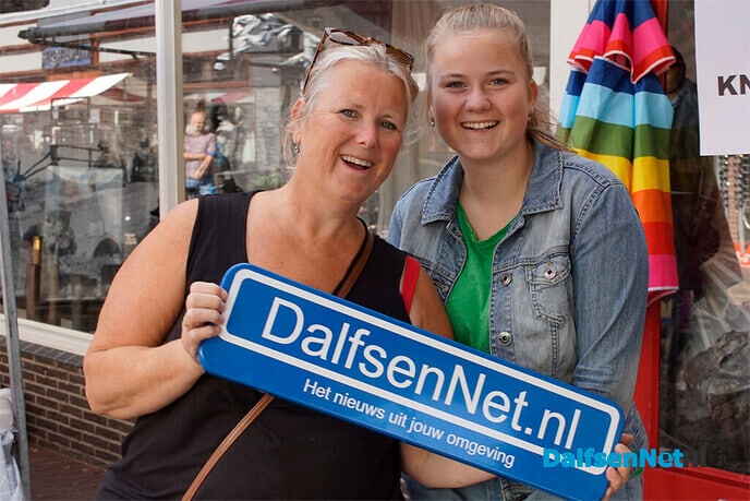 Bord DalfsenNet.nl op braderie Dalfsen (6 augustus deel 1) - Foto: Paul Scholten