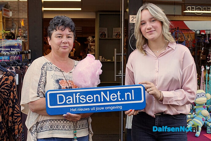 Bord DalfsenNet.nl op braderie Dalfsen (6 augustus deel 1) - Foto: Paul Scholten