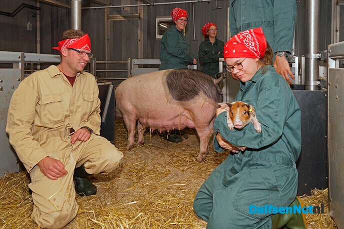 Excursie “Biggetjes knuffelen” bij De Ruimte in Dalfsen - Foto: Paul Scholten